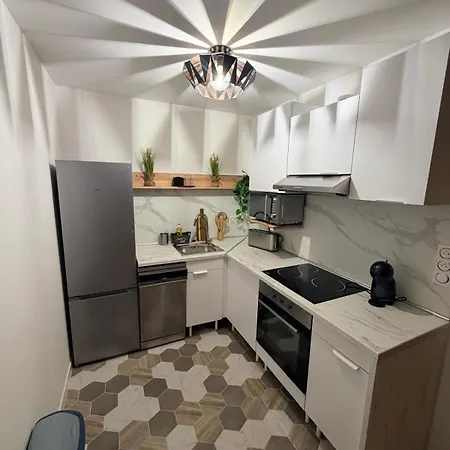 Cozy & Modern 2-room Apartment, Private Parking, Montévrain