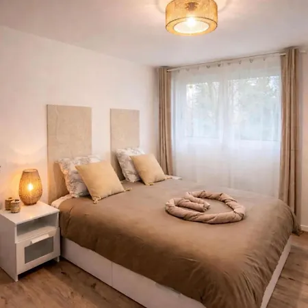 Cozy & Modern 2-room Apartment, Private Parking, Appartement