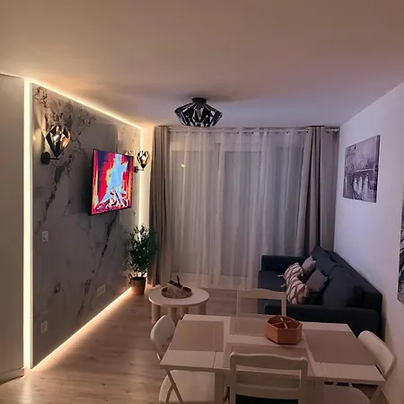 Cozy & Modern 2-room Apartment, Private Parking, Apartment
