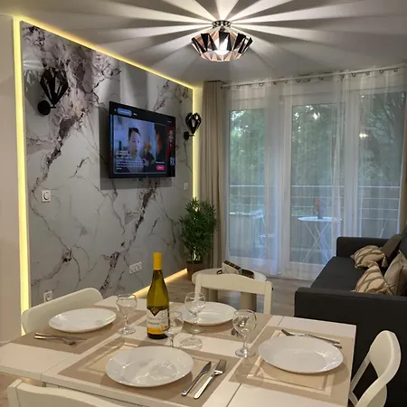 Cozy & Modern 2-room Apartment, Private Parking, *