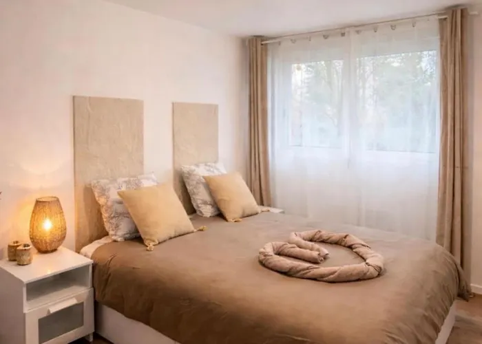 Cozy & Modern 2-room Apartment, Private Parking, Appartement
